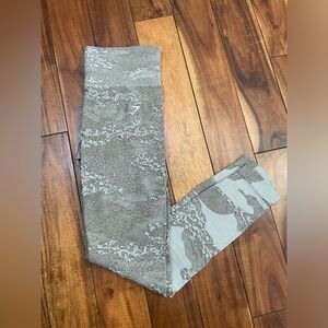 Gymshark - Adapt Camo - Cream/Taupe - size Small